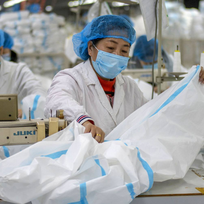 Ruoxuan Швейная фабрика экспортировала 450K защитные костюмы в США.